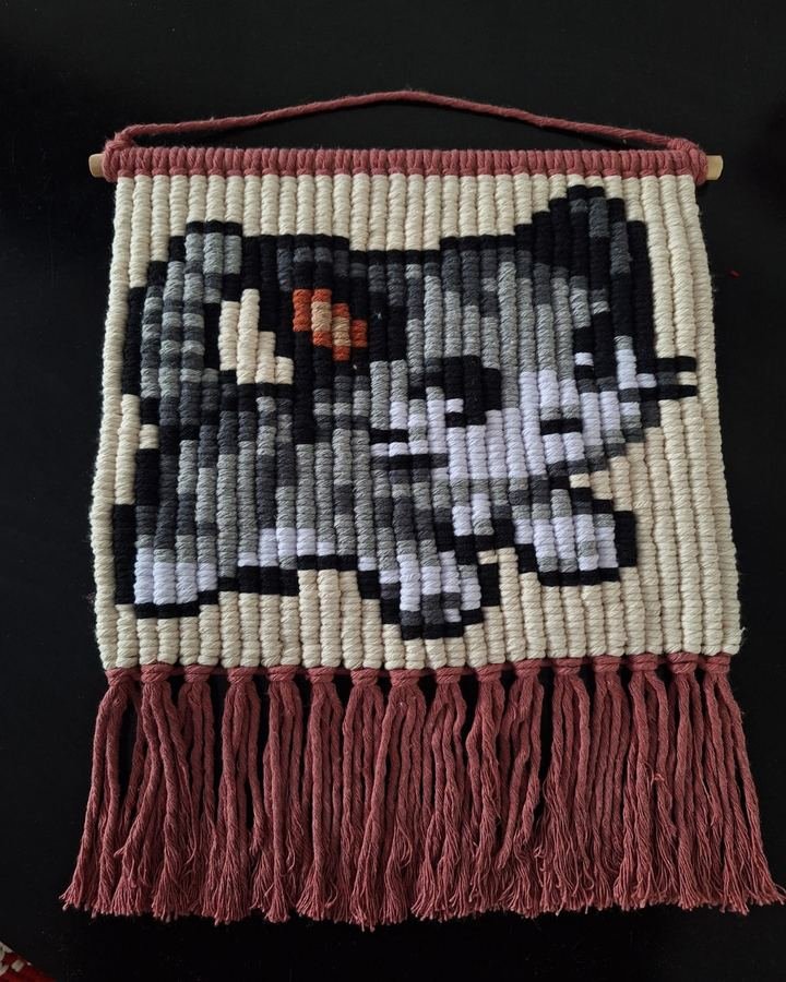 Tapeçaria personalizada de um gato cinza feita a partir de foto